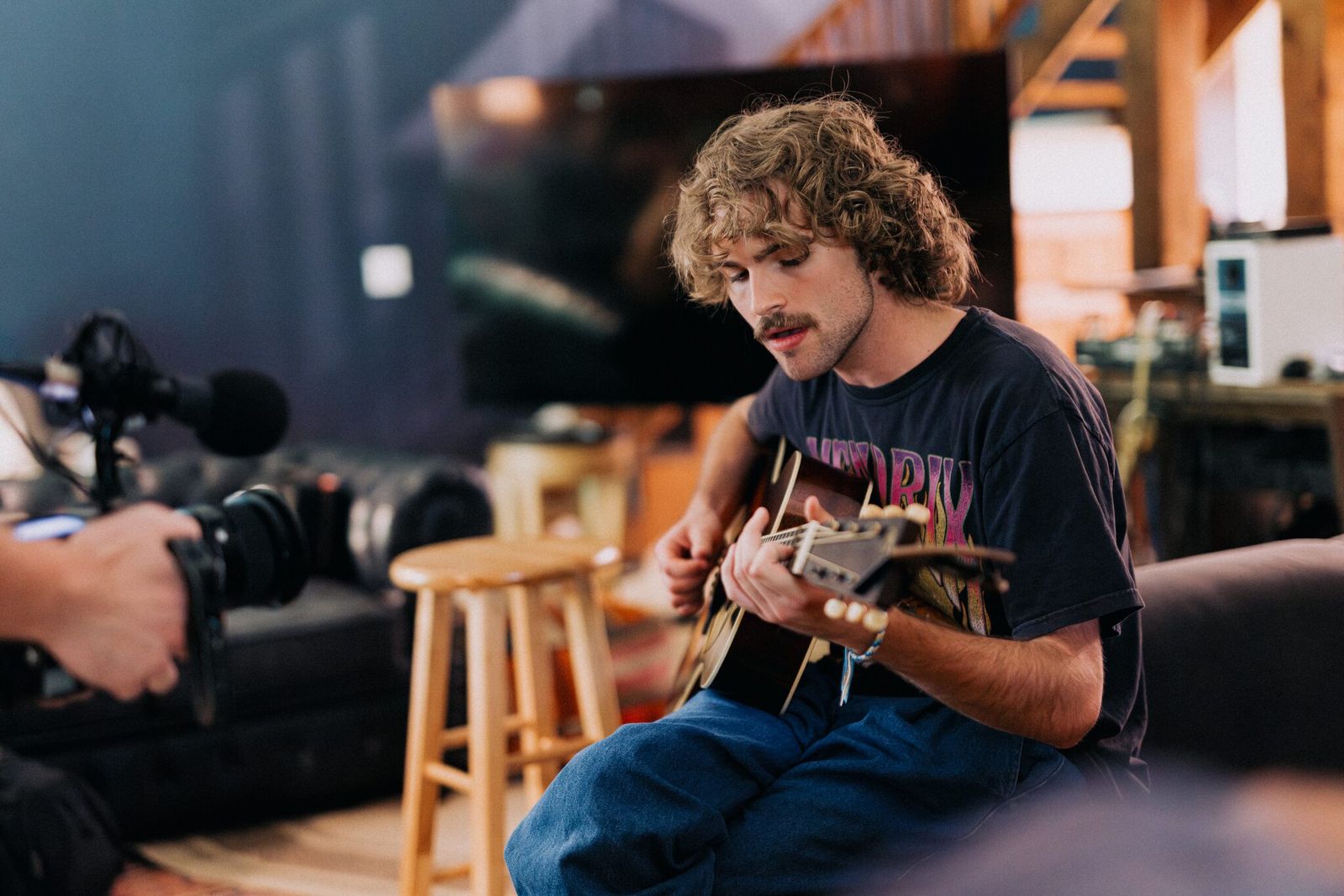 Singer songwriter writing session at Song House Nashville